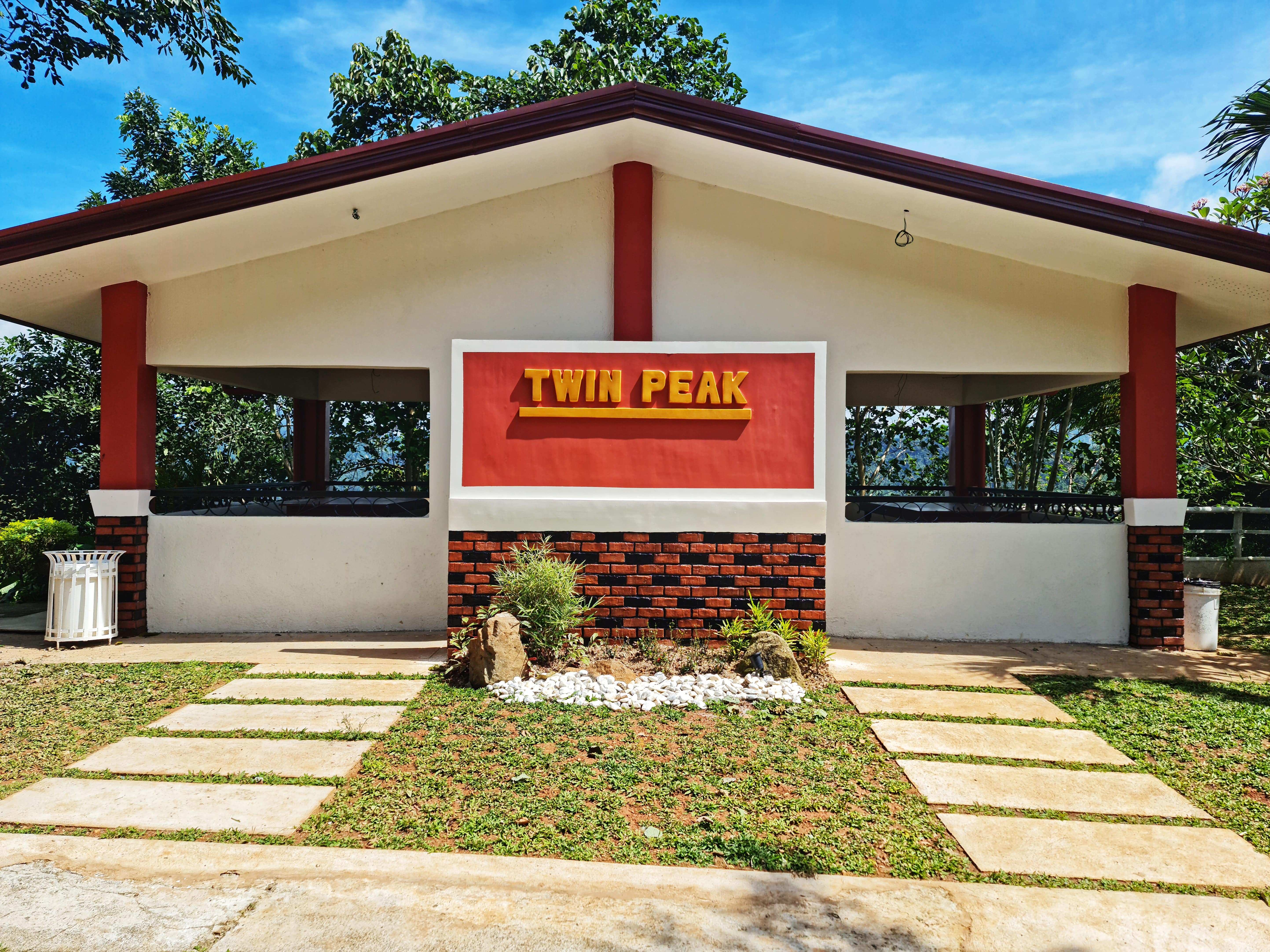 Twin Peak Cottage 1